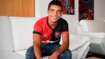 Sforza, al momento de la firma de su primer contrato con Newell's.