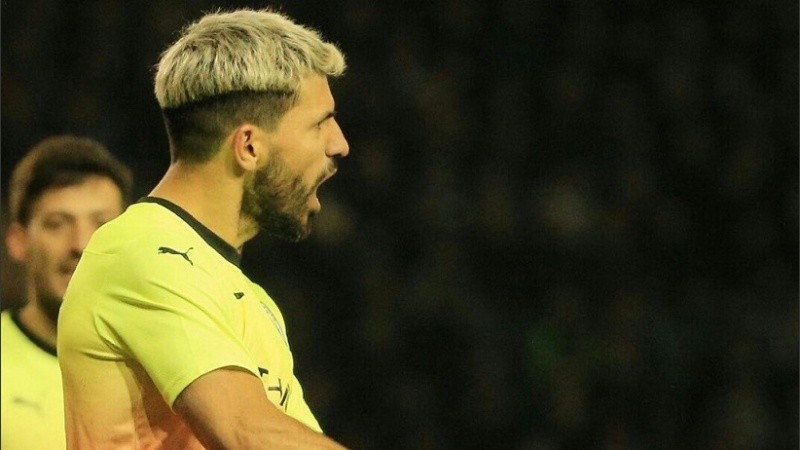 Sergio Agüero celebró en la victoria del Manchester City. Su equipo se metió en cuartos de FA Cup.