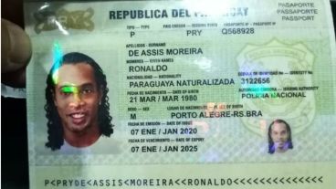 Ronaldinho presentó un pasaporte adulterado que expresa nacionalidad "paraguaya naturalizada"