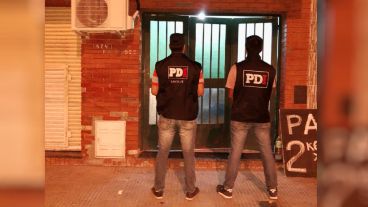 Los sospechosos fueron detenidos en la casa de la víctima, en Uriburu 522.