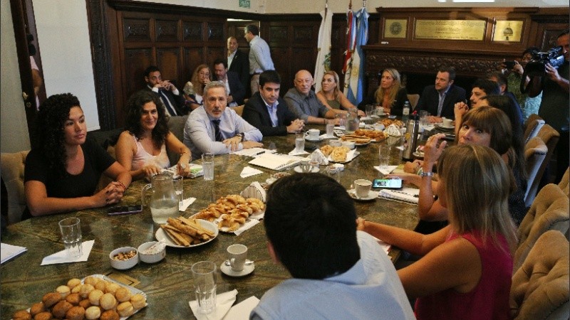 El encuentro comenzó aproximadamente a las 9.30 de este jueves.