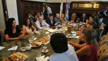 El encuentro comenzó aproximadamente a las 9.30 de este jueves.