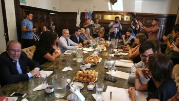 El encuentro comenzó aproximadamente a las 9.30 de este jueves.