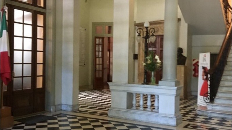 Alumnos de la Dante que vuelven de Italia no irán a clases por 14 días. 