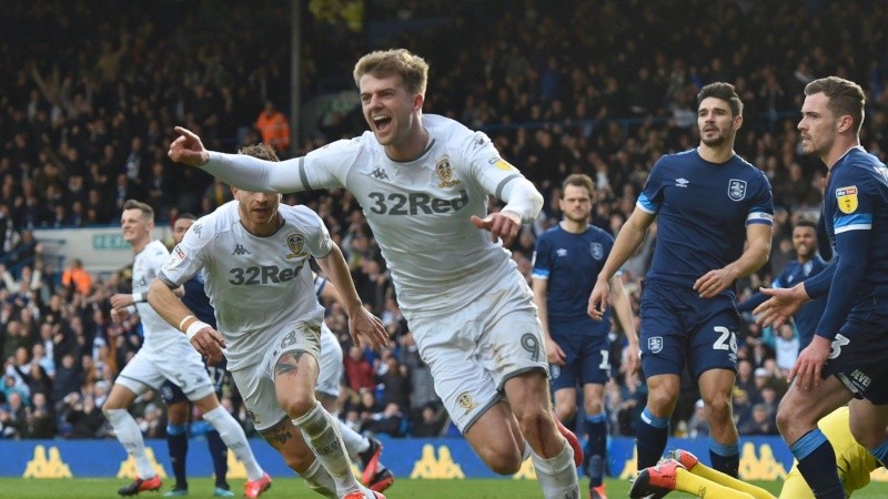 El festejo del Leeds del Loco, por el triunfo y la punta. 