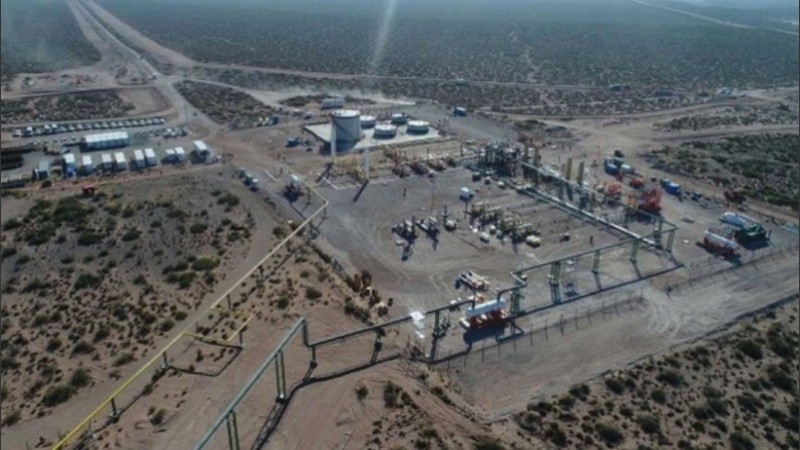 Los gobiernos de las provincias petroleras también verían caer sus ingresos por menores regalías.