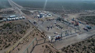 Los gobiernos de las provincias petroleras también verían caer sus ingresos por menores regalías.