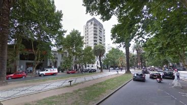 El asalto comenzó frente a un banco en pleno bulevar Oroño.