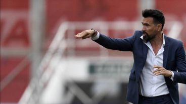 Eduardo Domínguez regresa a Colón. Deberá sumar muchos puntos para mantener la categoría.