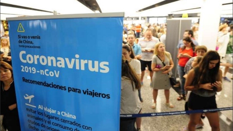 Los controles comienzan a bordo de los aviones.