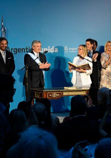 El presidente Alberto Fernández toma juramento a sus ministros y secretarios de Estado