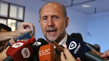 El gobernador habló sobre el coronavirus en contacto con la prensa.