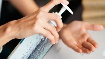 Según expertos hacer alcohol en gel casero es más sofisticado de lo que se cree.