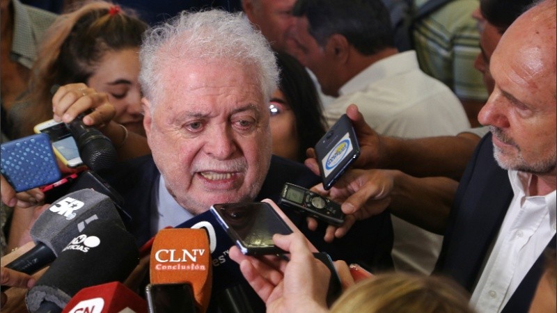 González García dio una conferencia con Perotti.