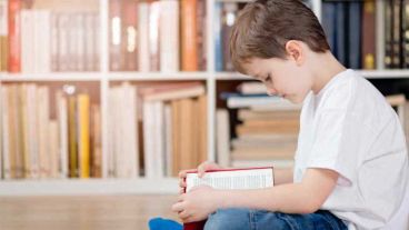 Según la ciencia, la introducción temprana de la lectoescritura es más perjudicial para niños que para niñas