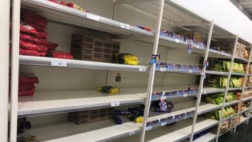 De alcohol en gel, productos de higiene y alimentos quedó poco este domingo.