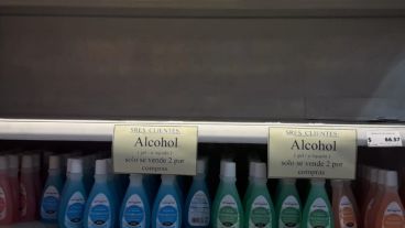 De alcohol en gel, productos de higiene y alimentos quedó poco este domingo.