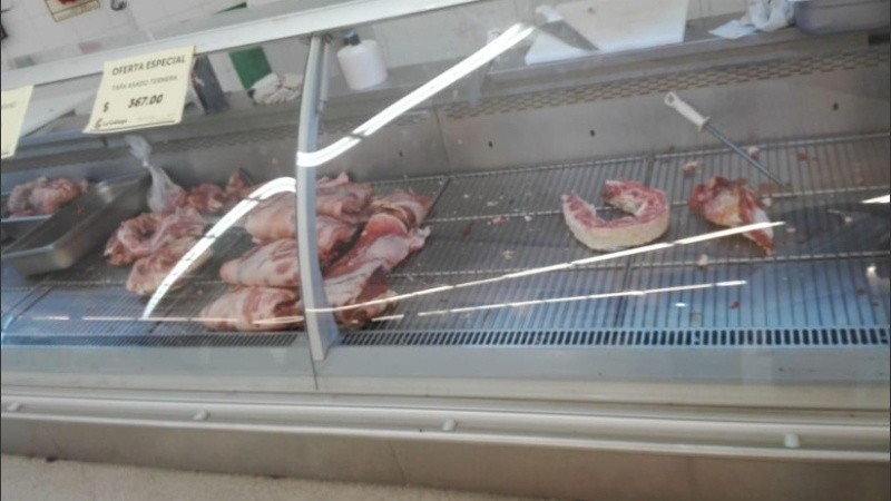 De alcohol en gel, productos de higiene y alimentos quedó poco este domingo.