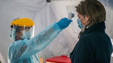 Los especialistas dicen que aún faltan datos sobre el comportamiento del virus.