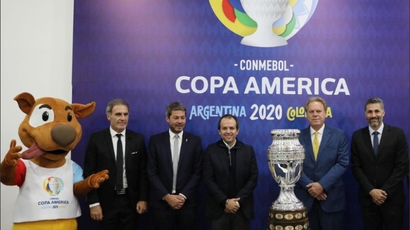 La Copa América la organizarán Argentina y Colombia.
