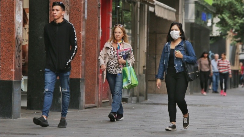 Hace rato se empezaron a ver los barbijos en Rosario.