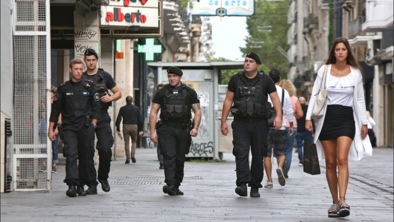 Por el paro municipal, se reforzó la presencia policial en la peatonal. 