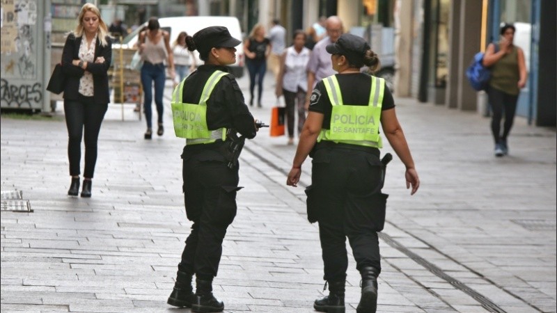 Por el paro municipal, se reforzó la presencia policial en la peatonal. 