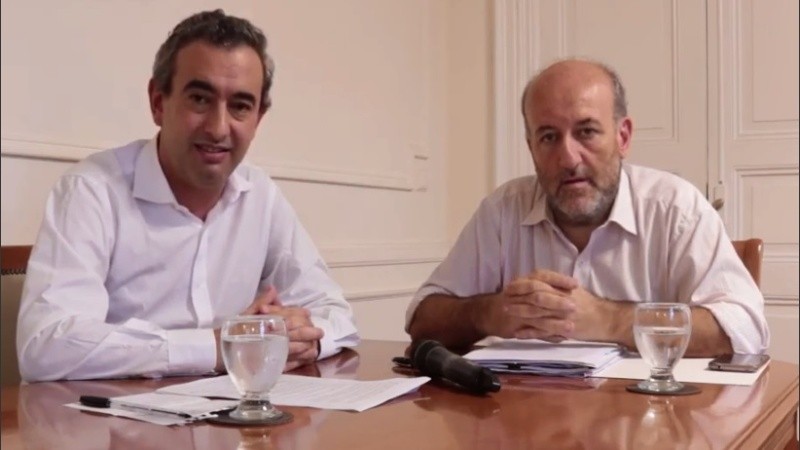 El intendente Pablo Javkin y el secretario de Salud Leonardo Caruana. 