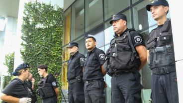 La Policía se dirigió a la torre ubicada en avenida Estanislao López al 2600.