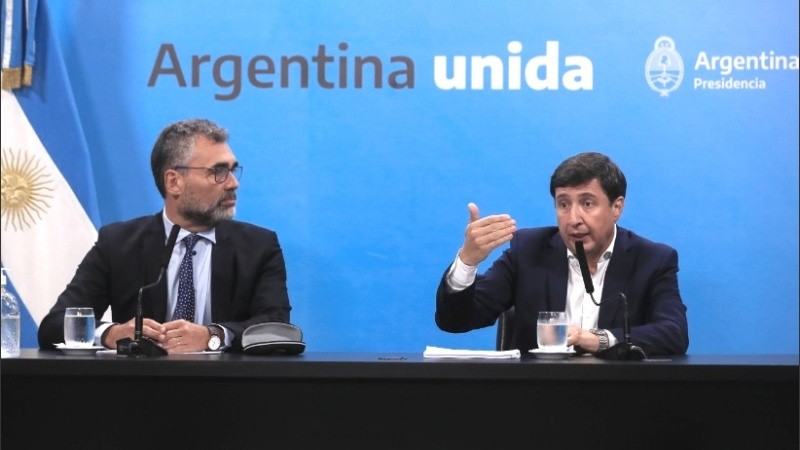 Vanoli y Arroyo durante la conferencia de prensa de la tarde.