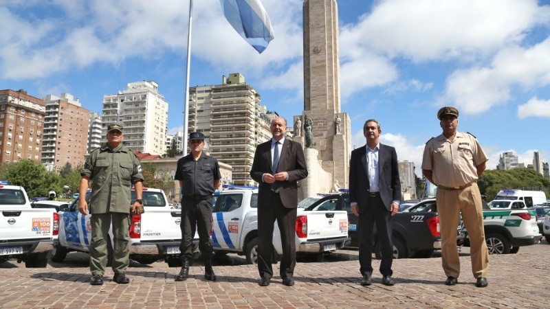 El acto se realizó este miércoles al pie del Monumento a la bandera.