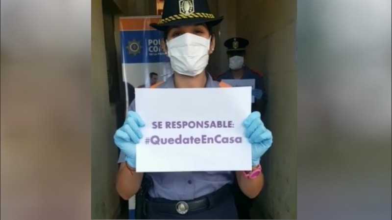 El mensaje de la Policía Comunitaria insta a ser responsables y quedarse en casa.