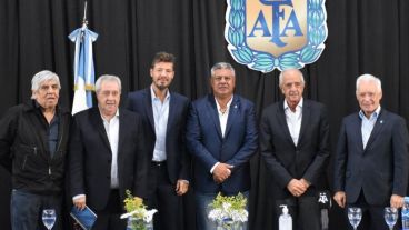 Chiqui Tapia concentra poder y reúne en una foto a los presidentes de los clubes grandes
