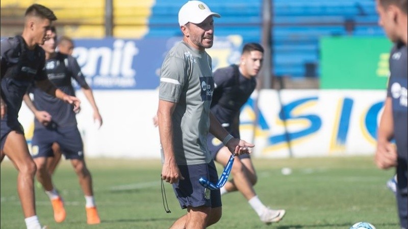 Bustos, el preparador físico de Diego Cocca.