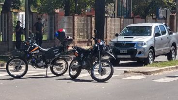 Los impactos de bala en la camioneta del hombre asesinado.