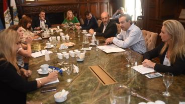 Javkin se reunió con concejales este jueves.