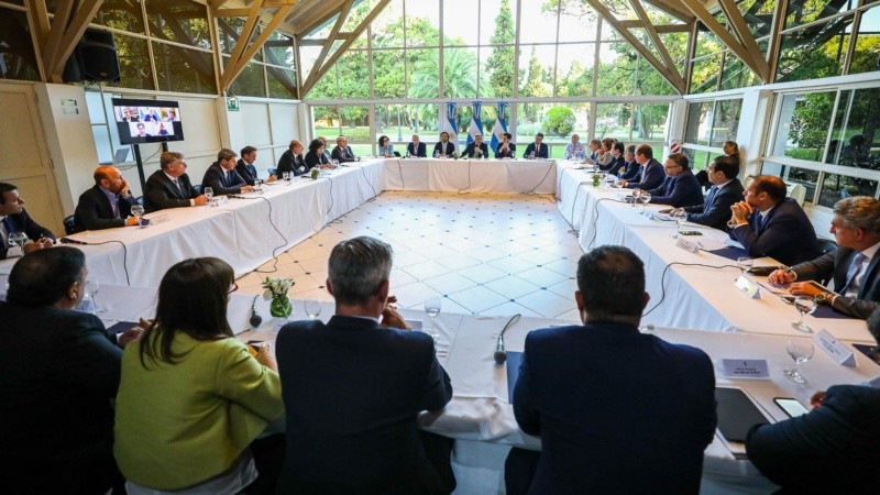 La medida se definió en la reunión de Fernández con los gobernadores.