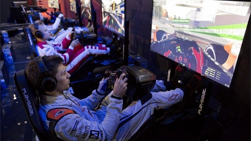 Los pilotos de Fórmula 1 se entretienen por streaming.