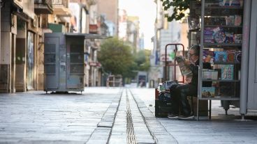 La peatonal vacía este viernes por la mañana bien temprano.