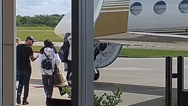 Tinelli y su familia volaron a Esquel en avión privado.