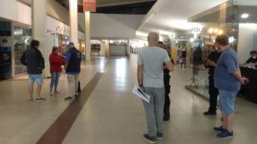 El operativo de la Policía y la Fiscalía en la terminal de Rosario.