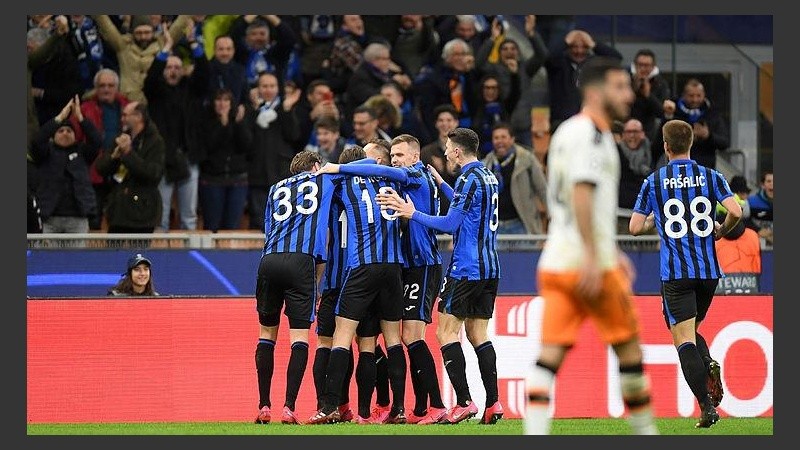 Atalanta goleó a Valencia y generó miles de abrazos esa noche en Italia. 