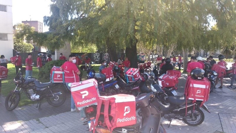 Los cadetes se reunieron para protestar en Pellegrini y Oroño. 