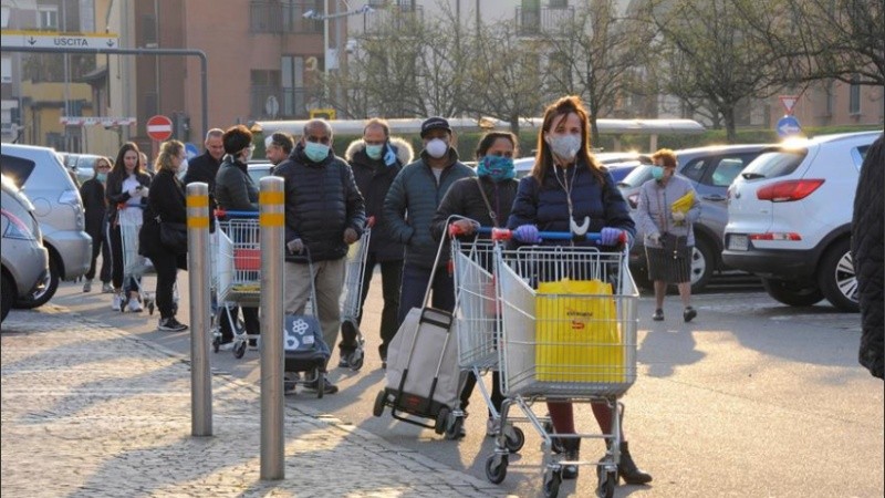 Diez mil personas fueron denunciadas en las últimas 24 horas en todo el país por haber violado las normas de restricción de movimiento.