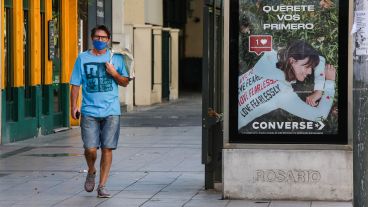 Algunos aprovecharon la mañana para comprar alimentos a los supermercados de cercanía.