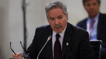 Solá señaló que traen en promedio a unos 400 argentinos por día.