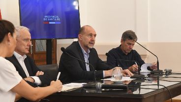 Perotti en la conferencia de este lunes en Santa Fe.