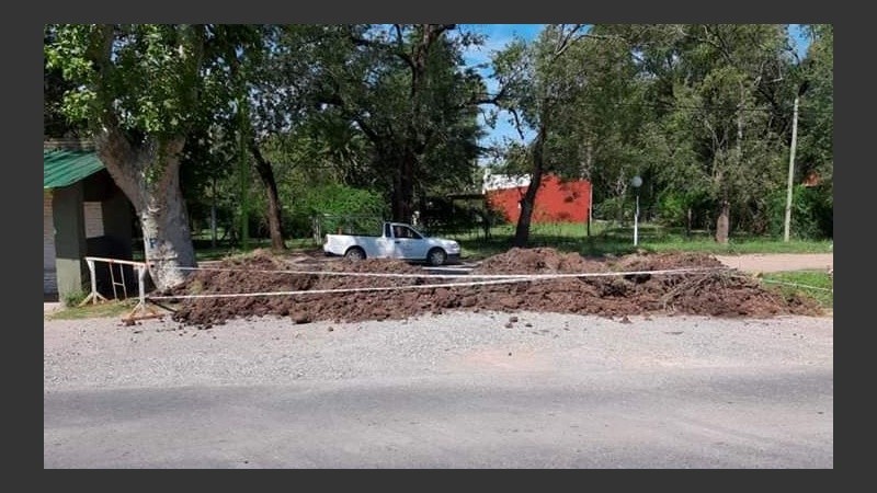 Bloqueo de un acceso a Zavalla por la ruta 33. 