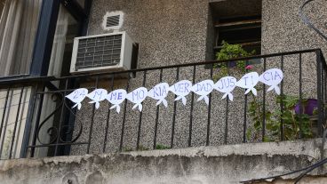 Así lucieron algunos de los balcones rosarinos que se sumaron a la movida este 24 de marzo.