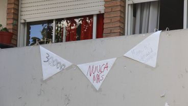 Así lucieron algunos de los balcones rosarinos que se sumaron a la movida este 24 de marzo.